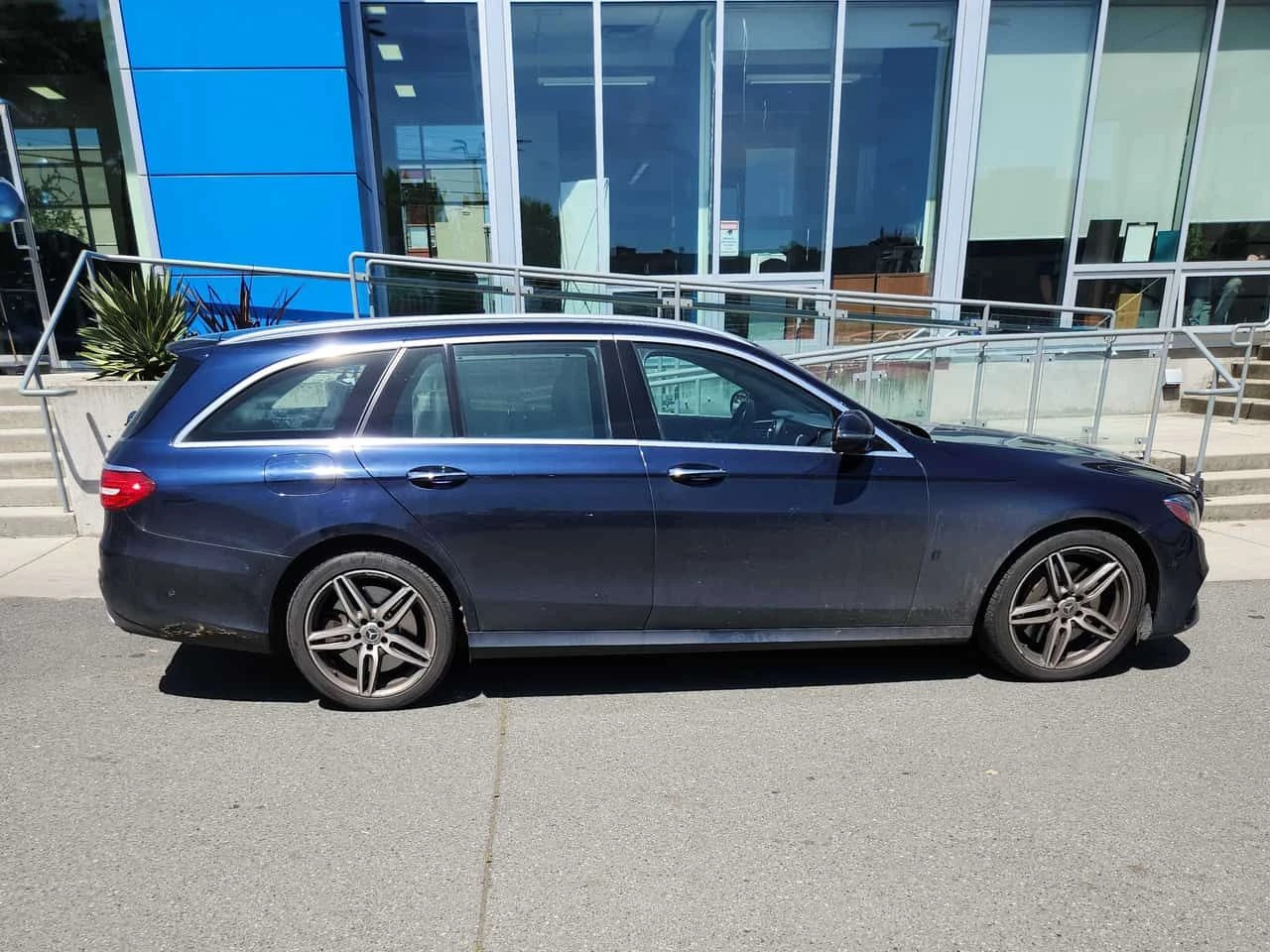 Mercedes-Benz E 450 /360/DISTRONIC/BURMESTER/АВТОКРЕДИТ , снимка 3 - Автомобили и джипове - 54666825