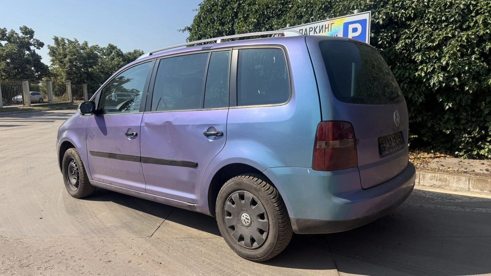 VW Touran 2.0d, снимка 4 - Автомобили и джипове - 55309212