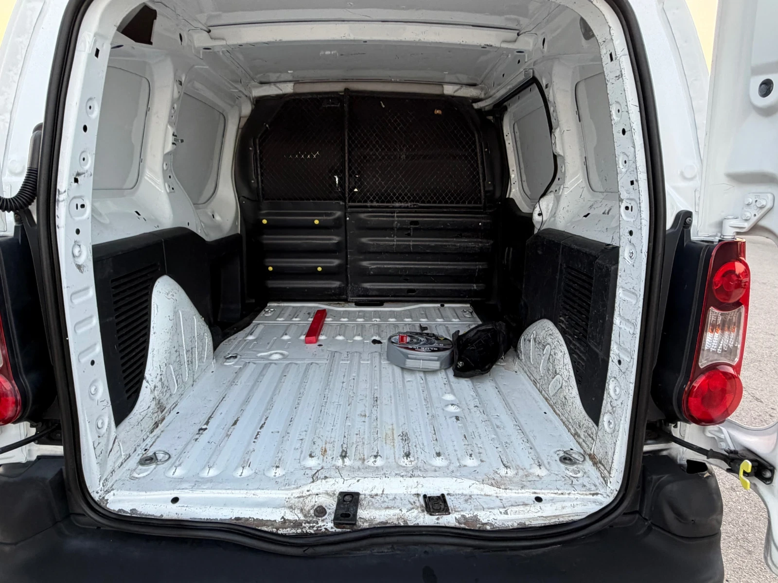 Citroen Berlingo 1.6HDI ИТАЛИЯ, снимка 8 - Автомобили и джипове - 55779949