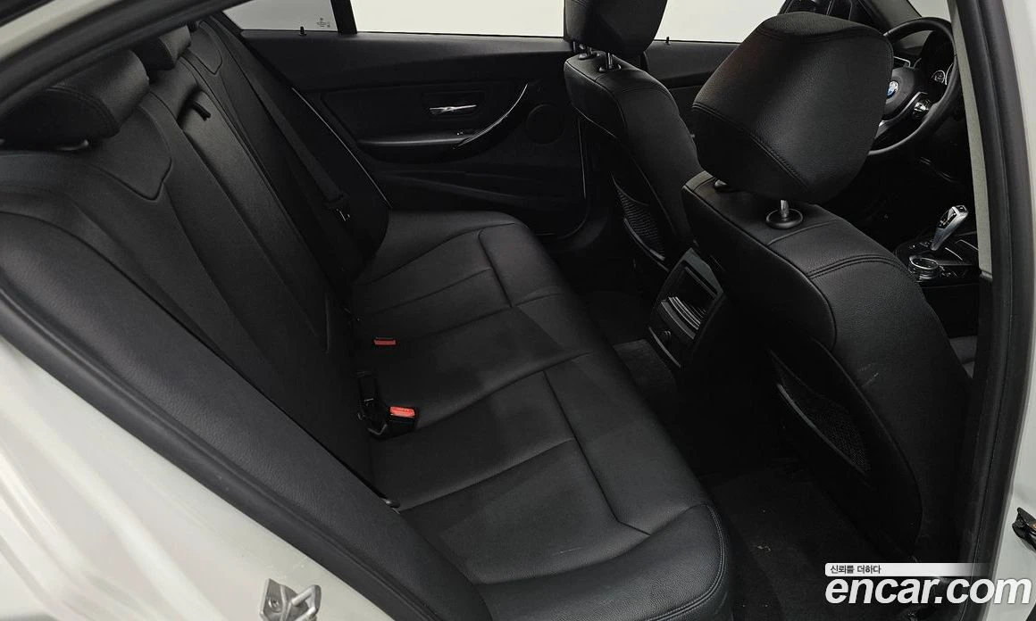 BMW 320 320d ED Edition, снимка 12 - Автомобили и джипове - 56156562