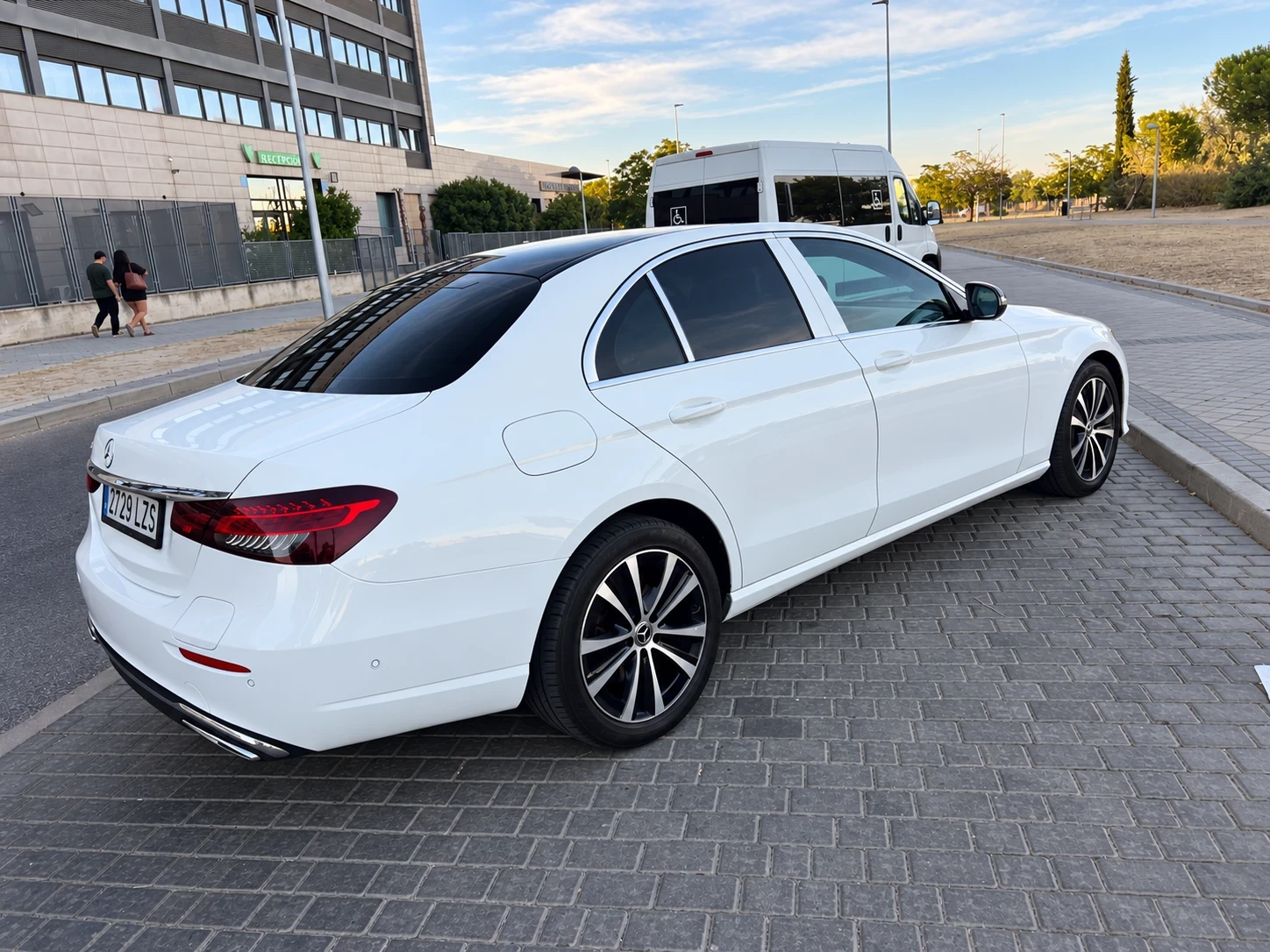 Mercedes-Benz E 300 E300de mild hybrid, снимка 4 - Автомобили и джипове - 56511498