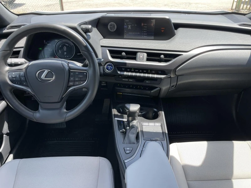 Lexus UX 250h, снимка 10 - Автомобили и джипове - 46291498