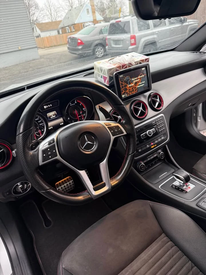 Mercedes-Benz GLA 45 AMG * PANO* KEYLESS* ПОДГРЕ* , снимка 15 - Автомобили и джипове - 54289401