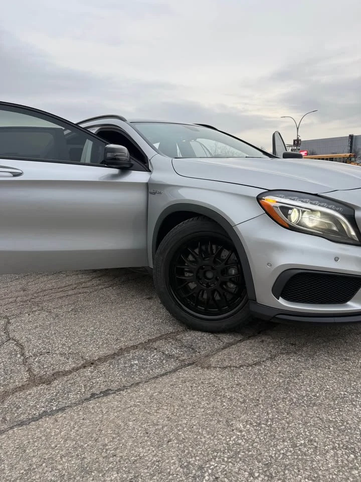 Mercedes-Benz GLA 45 AMG * PANO* KEYLESS* ПОДГРЕ* , снимка 2 - Автомобили и джипове - 54289401