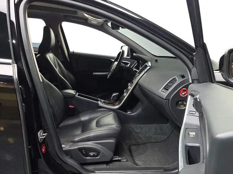 Volvo XC60 D3 1St Generation, снимка 11 - Автомобили и джипове - 56225107