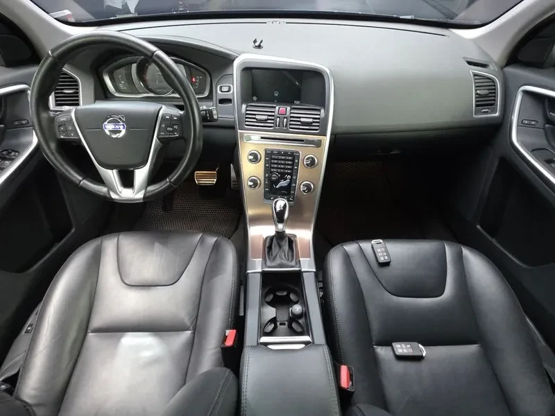 Volvo XC60 D3 1St Generation, снимка 7 - Автомобили и джипове - 56225107