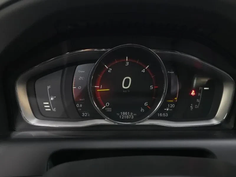 Volvo XC60 D3 1St Generation, снимка 8 - Автомобили и джипове - 56225107