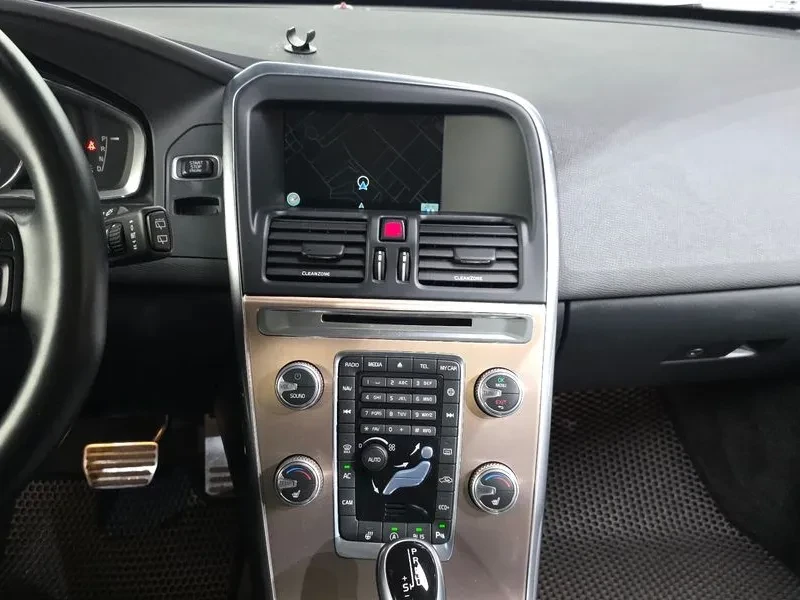 Volvo XC60 D3 1St Generation, снимка 14 - Автомобили и джипове - 56225107