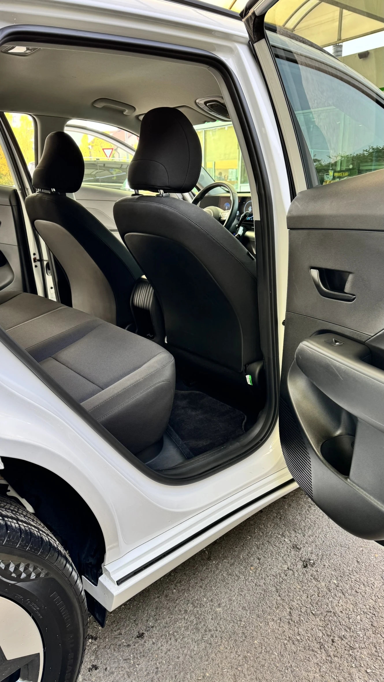 Hyundai Kona 64 KW, снимка 13 - Автомобили и джипове - 56632997