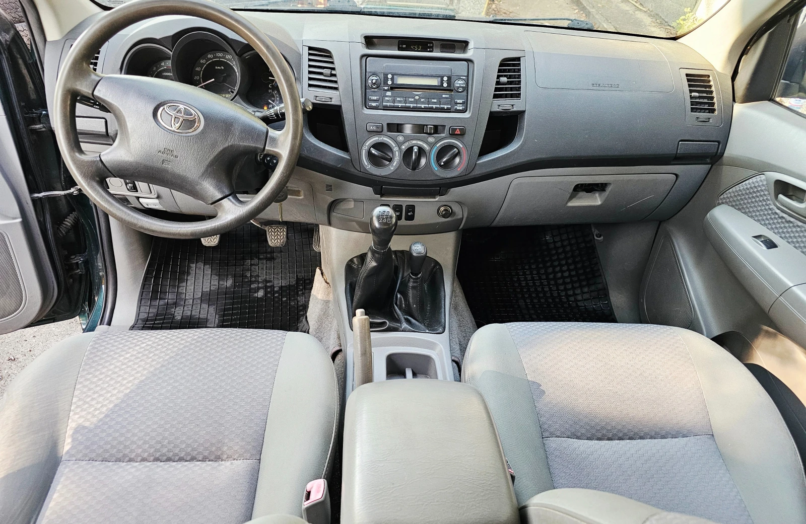 Toyota Hilux 2.5 - изображение 10