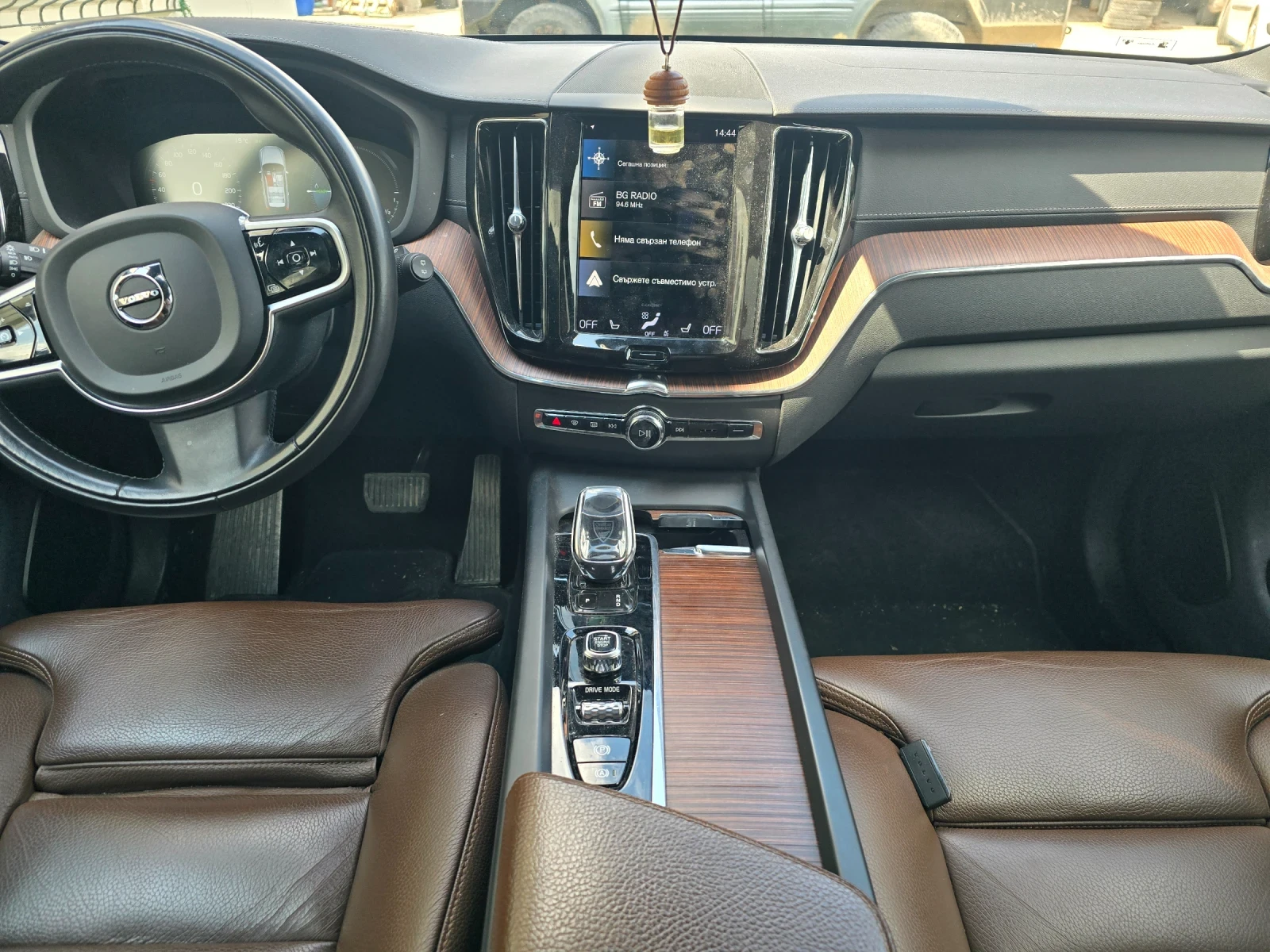 Volvo XC60 T8 plug-in Hybrid RECHARGE, снимка 6 - Автомобили и джипове - 54237994