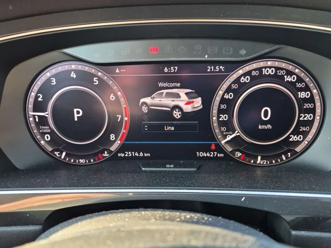 VW Tiguan HIGHLINE/CARFAX/ЛИМИТИРАН САЛОН/ПАНОРАМА/ПОДГРЕВ, снимка 9 - Автомобили и джипове - 55543367