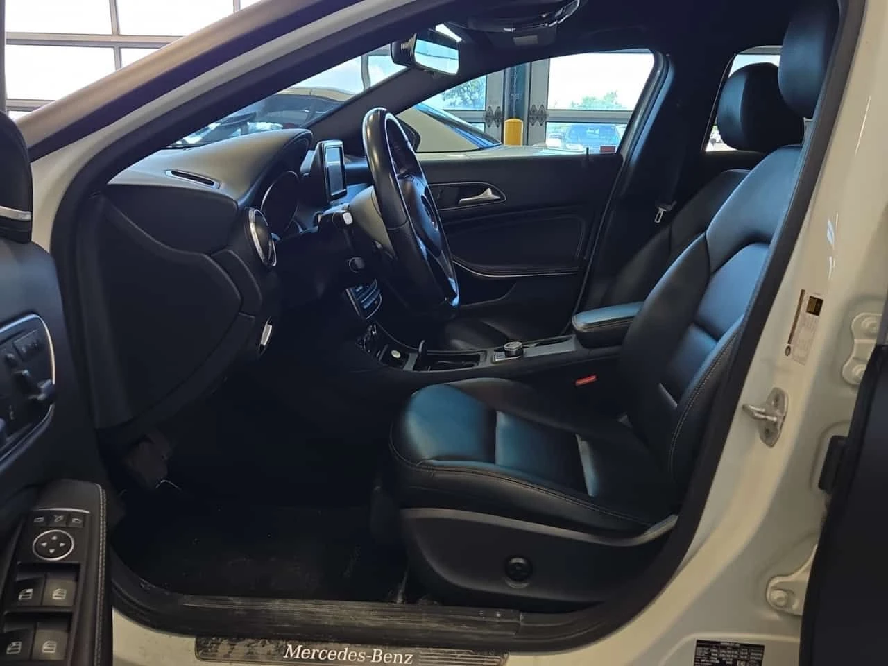Mercedes-Benz GLA 250 CARFAX/ПАНОРАМА/ПОДГРЕВ/НАВИ/ПАМЕТ, снимка 5 - Автомобили и джипове - 55590068