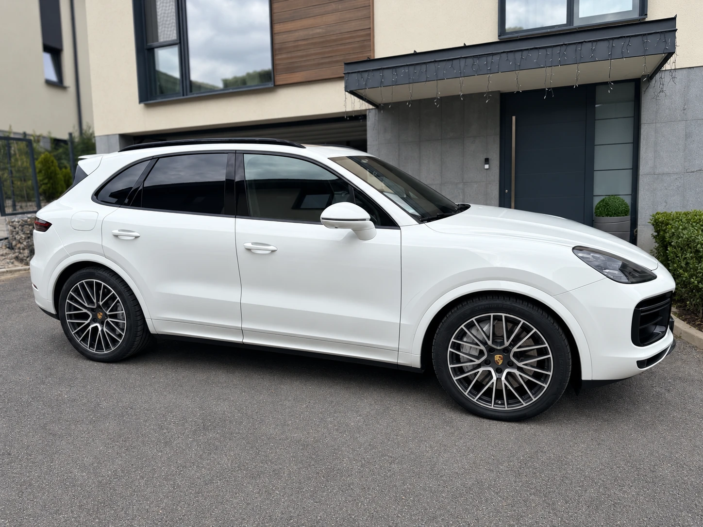 Porsche Cayenne Turbo / Гаранция / Burmester / Night Vision / PDCC, снимка 2 - Автомобили и джипове - 56107600