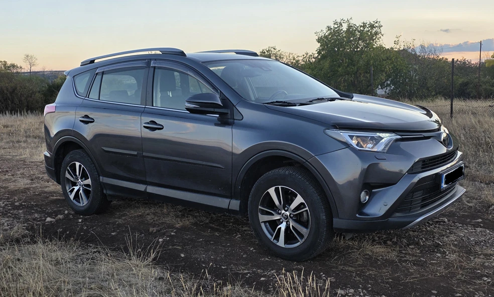 Toyota Rav4 2000i 4x4 EXLUZIV , снимка 3 - Автомобили и джипове - 56297402