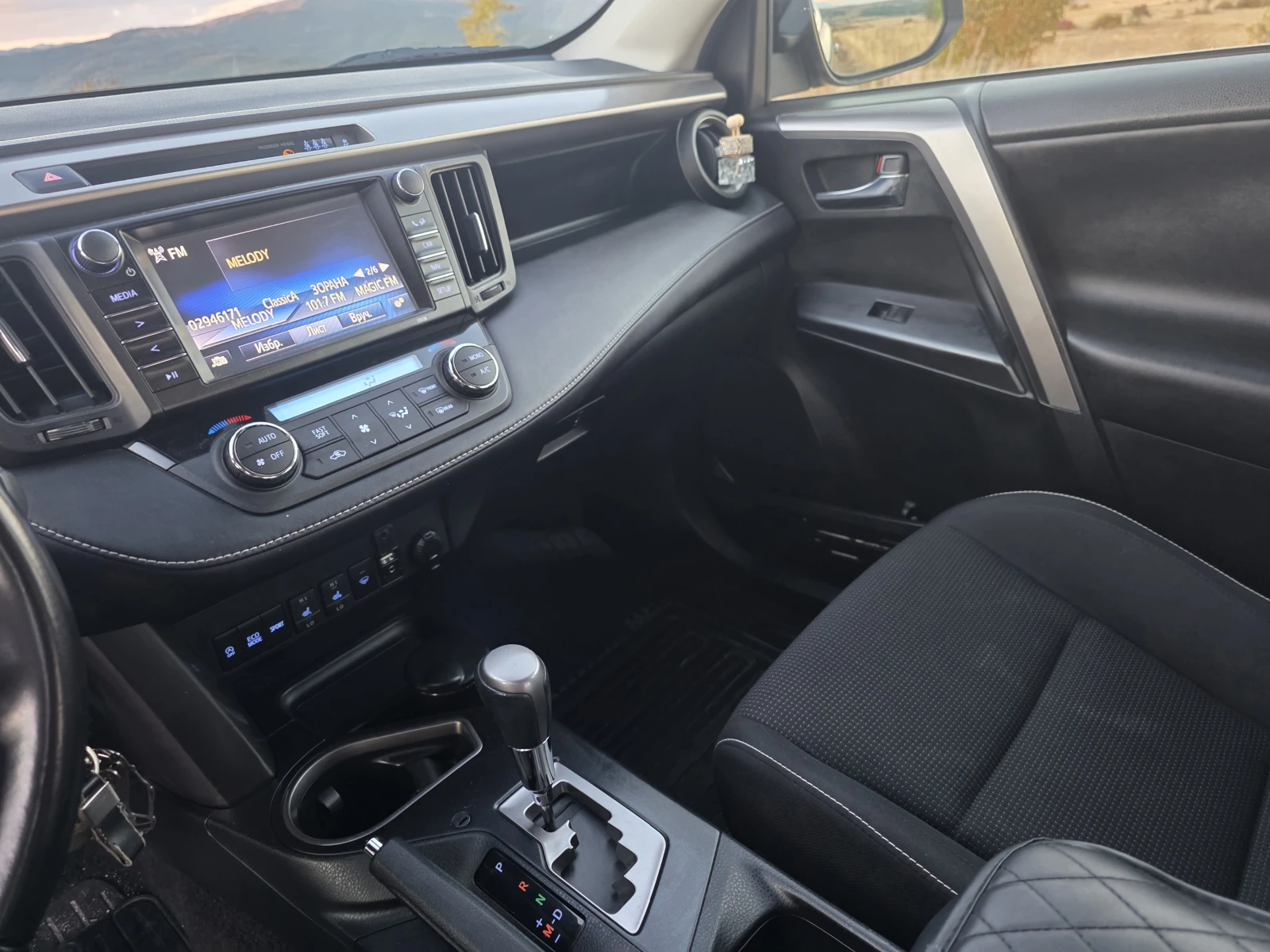 Toyota Rav4 2000i 4x4 EXLUZIV , снимка 12 - Автомобили и джипове - 56297402