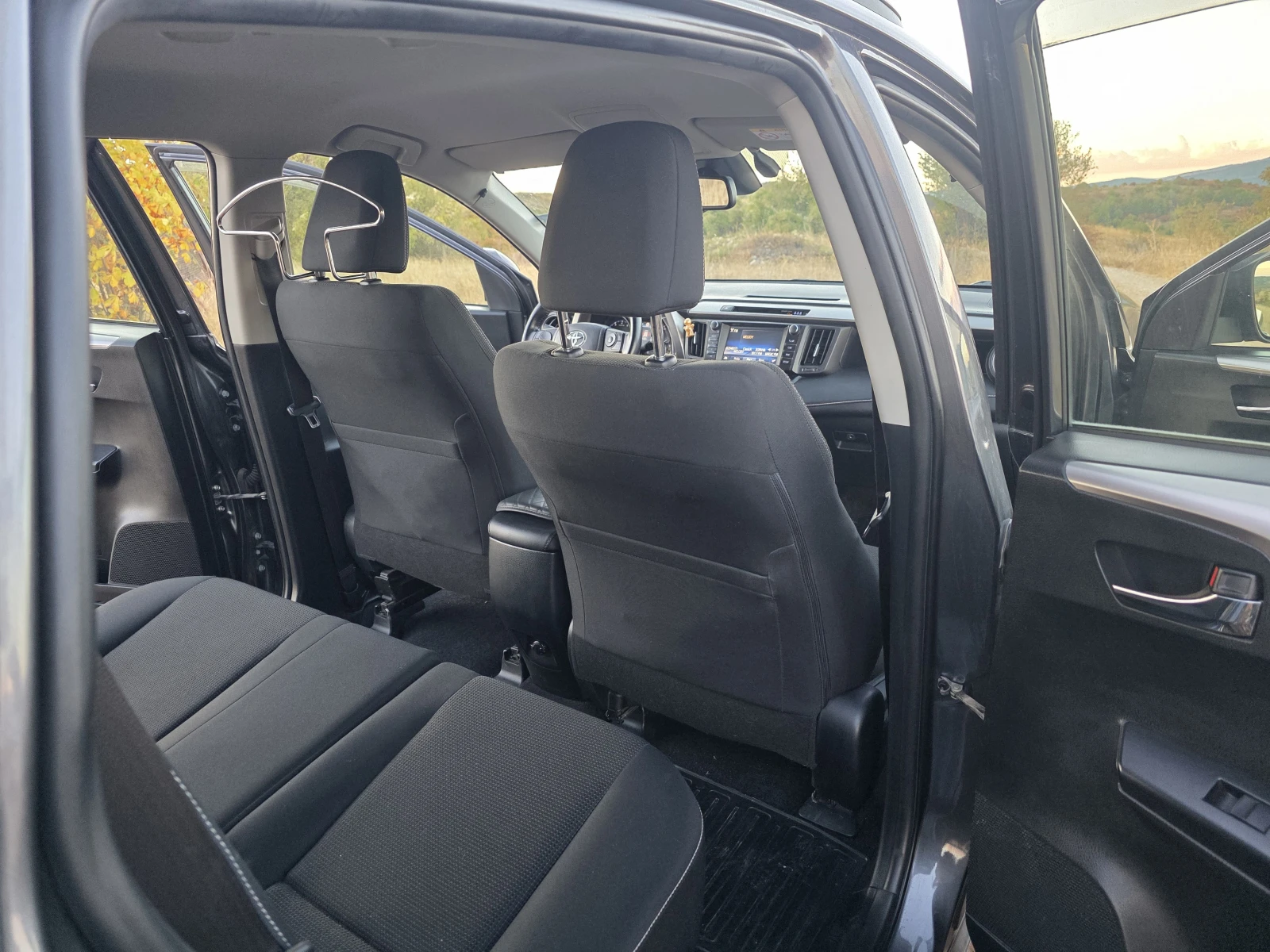 Toyota Rav4 2000i 4x4 EXLUZIV , снимка 9 - Автомобили и джипове - 56297402