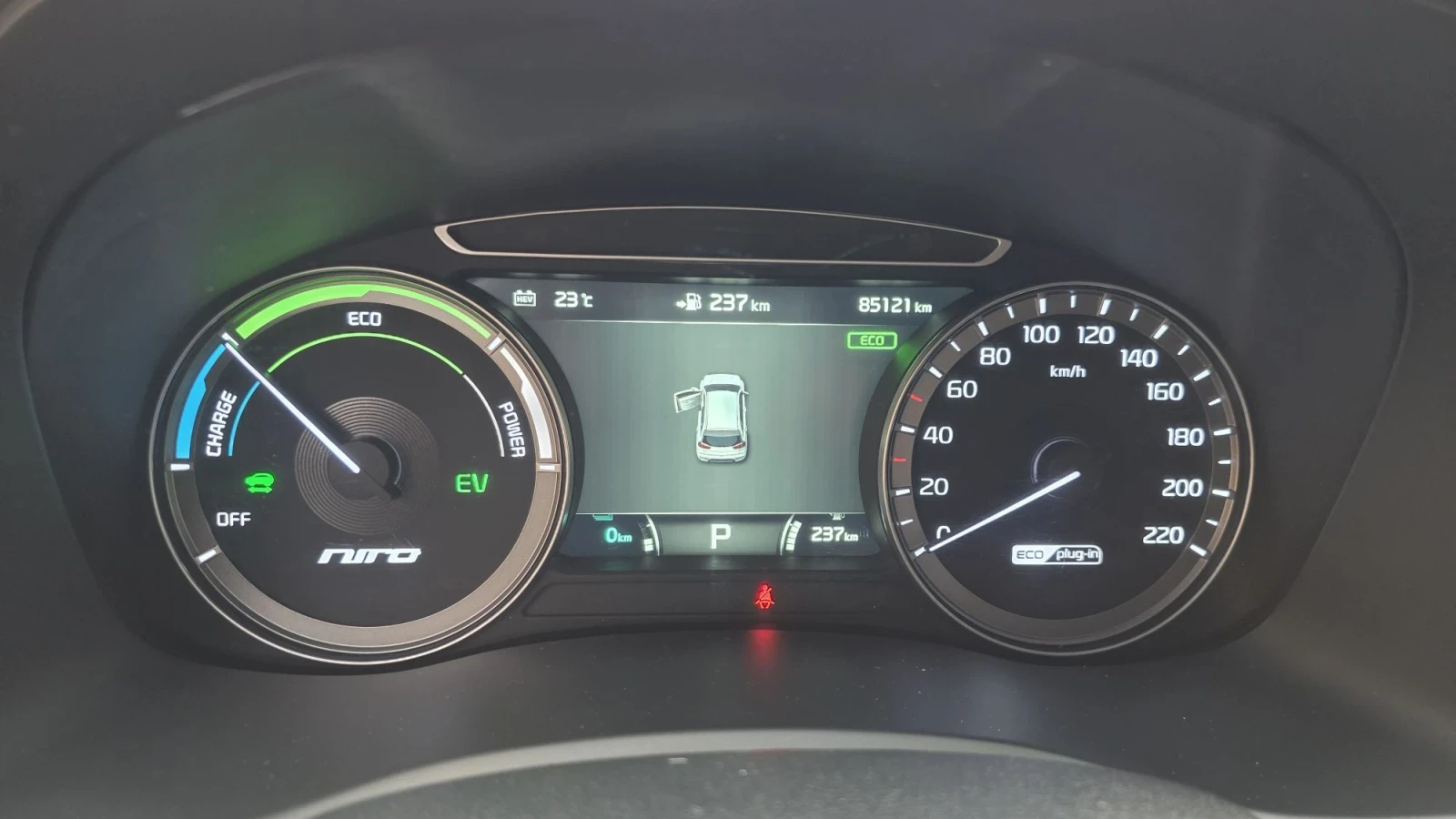 Kia Niro Plugin Hibrid , снимка 9 - Автомобили и джипове - 56437061