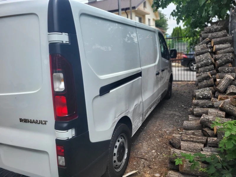 Renault Trafic, снимка 4 - Бусове и автобуси - 46770808