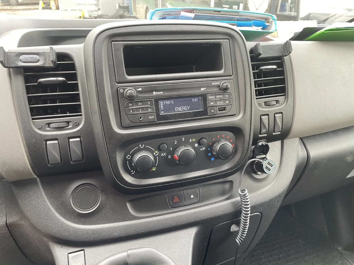 Renault Trafic 1.6 DCI L2H1, снимка 4 - Бусове и автобуси - 54289611