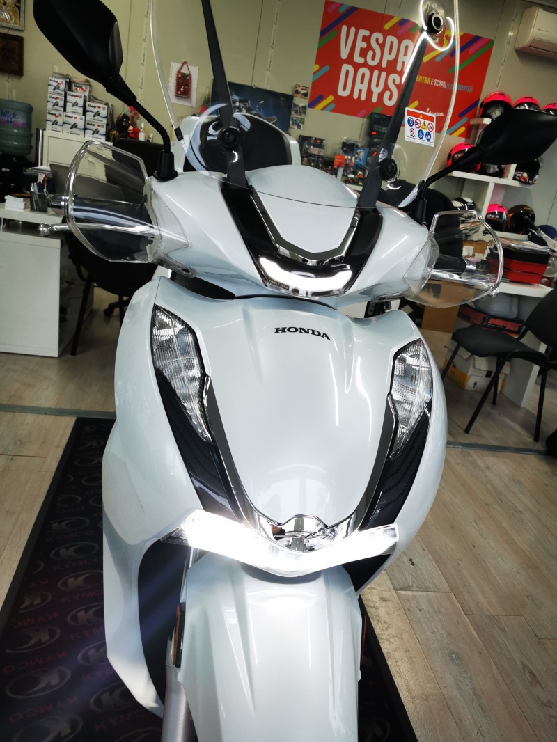 Honda Sh 350i ABS, TCS, LED - 2021г., снимка 1 - Мотоциклети и мототехника - 38899382