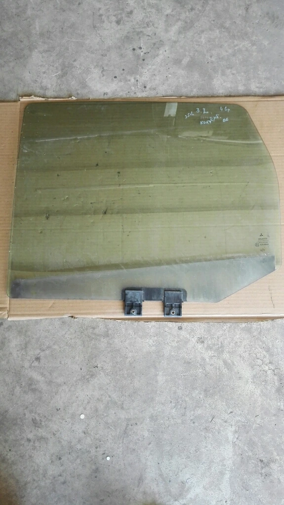 Стъкло задно ляво Мицубиши Колт 4врати (2)