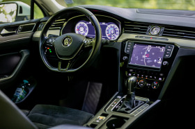 VW Passat HIGHLINE 4MOTION DIGITAL 360cam 190кс , снимка 8 - Автомобили и джипове - 41126331