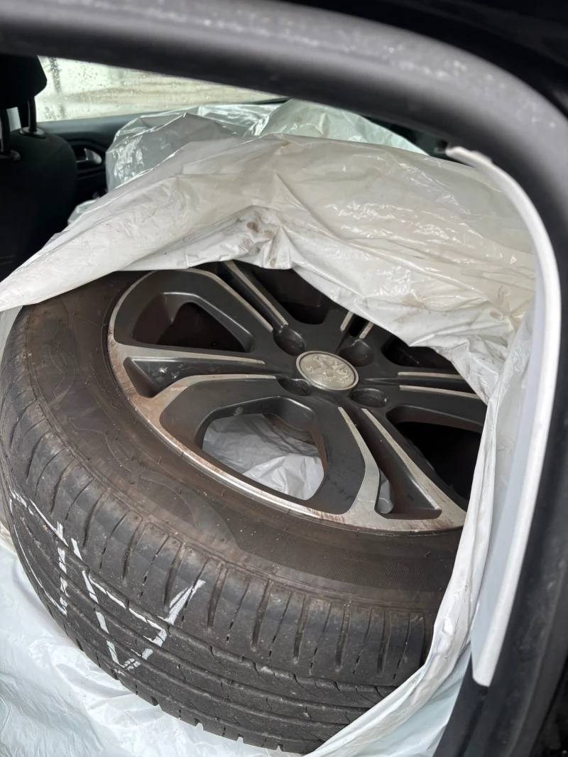 Peugeot 208 1.4HDI, снимка 13 - Автомобили и джипове - 53284799