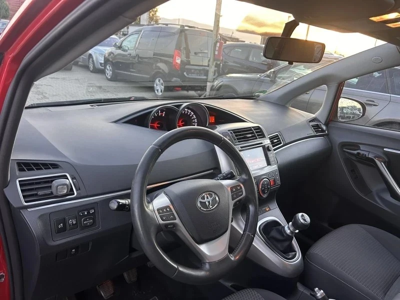 Toyota Corolla verso Verso, снимка 6 - Автомобили и джипове - 52857283