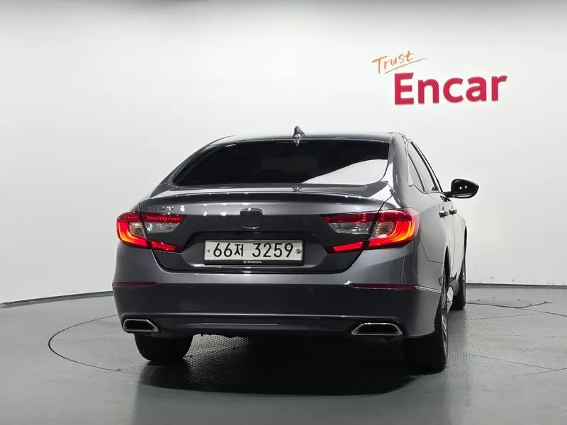 Honda Accord 1.5 Turbo, снимка 7 - Автомобили и джипове - 55841737