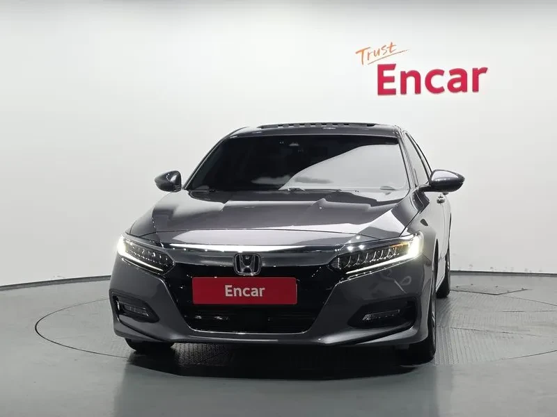 Honda Accord 1.5 Turbo, снимка 5 - Автомобили и джипове - 55841737