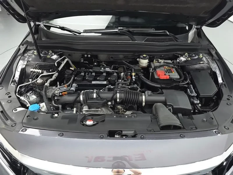Honda Accord 1.5 Turbo, снимка 11 - Автомобили и джипове - 55841737