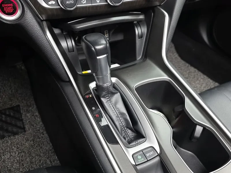 Honda Accord 1.5 Turbo, снимка 17 - Автомобили и джипове - 55841737