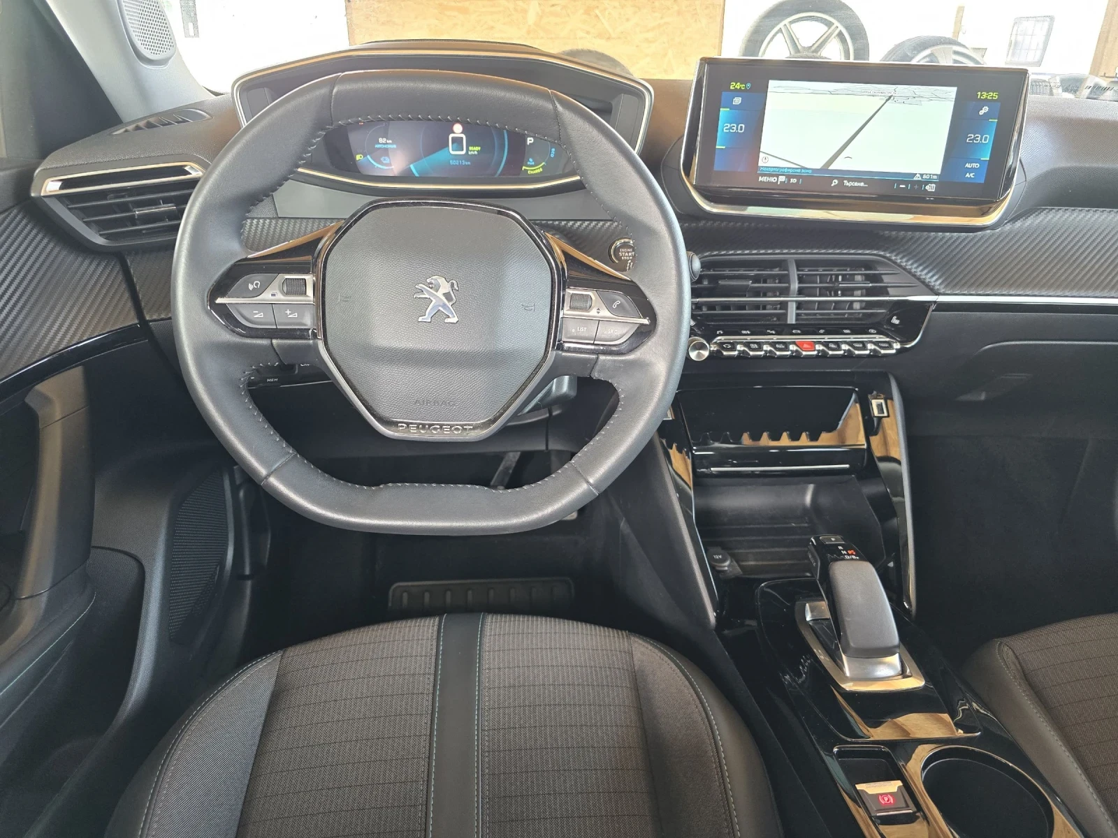 Peugeot 2008 Electric drive/50 kWh/100 kW/Allure Pack - изображение 10