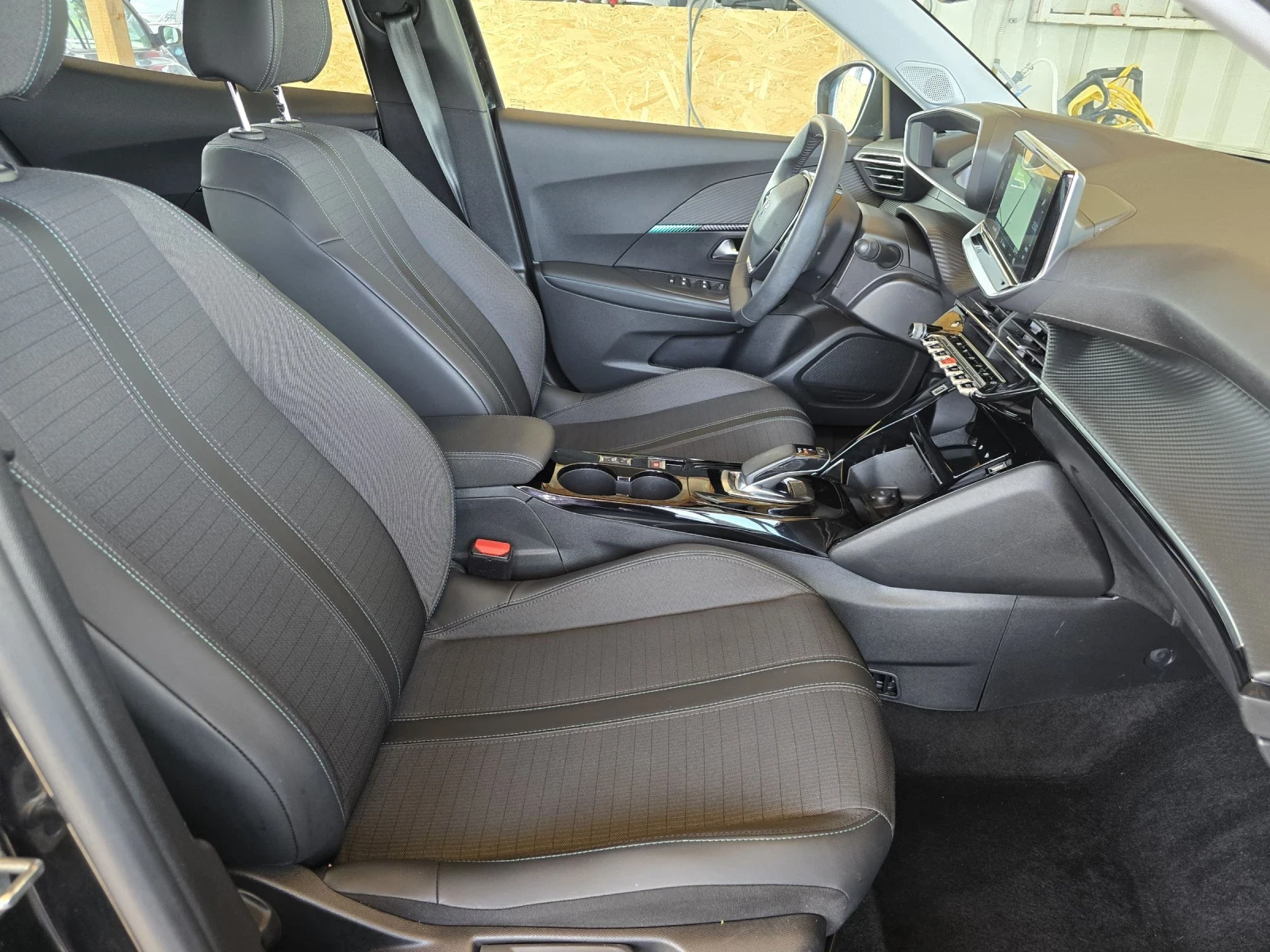 Peugeot 2008 Electric drive/50 kWh/100 kW/Allure Pack - изображение 7