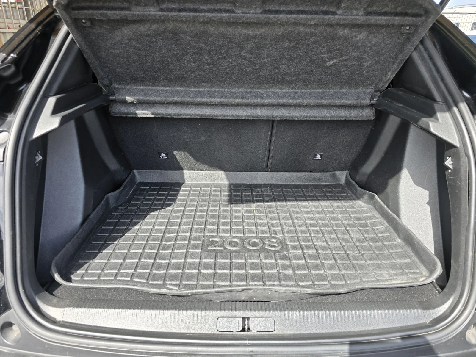 Peugeot 2008 Electric drive/50 kWh/100 kW/Allure Pack - изображение 9
