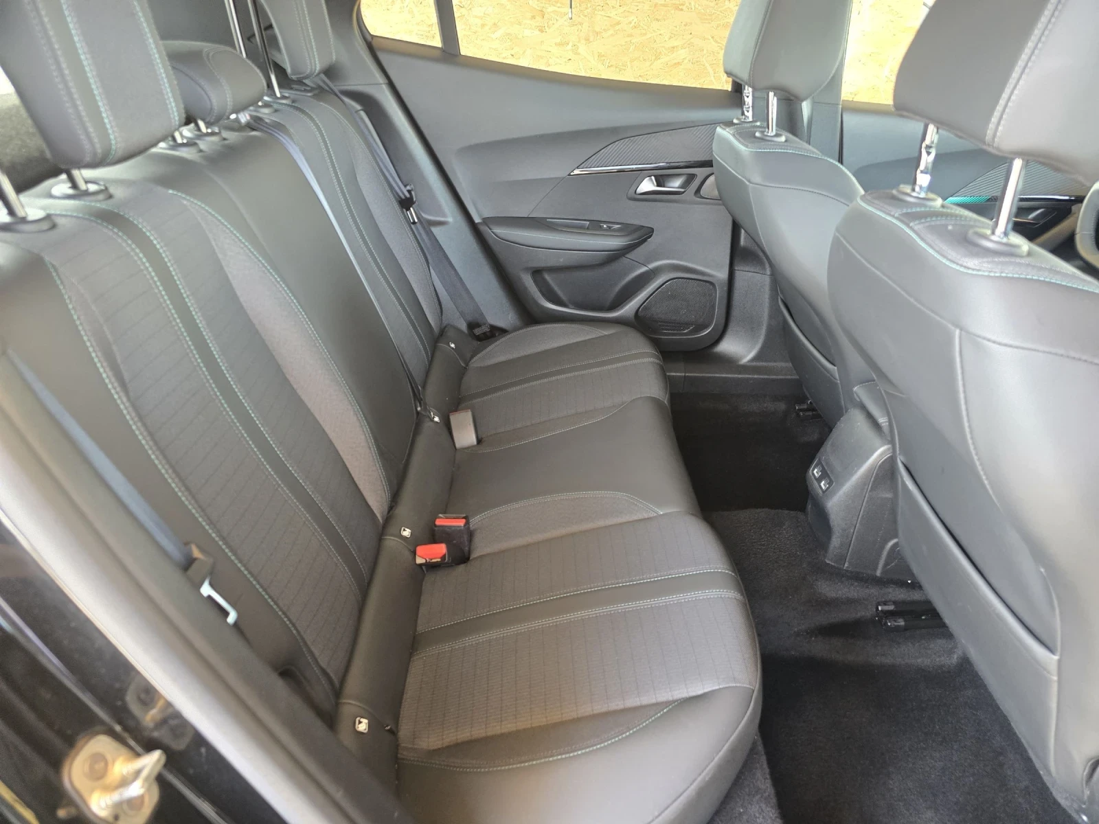 Peugeot 2008 Electric drive/50 kWh/100 kW/Allure Pack - изображение 8