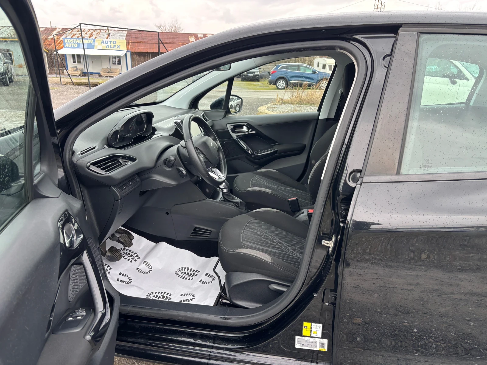 Peugeot 208 1.4HDI - изображение 6