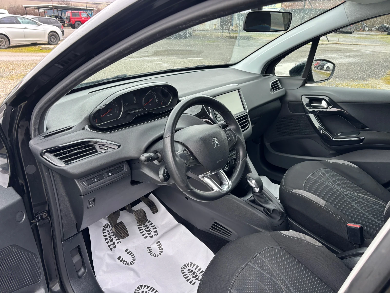 Peugeot 208 1.4HDI - изображение 7