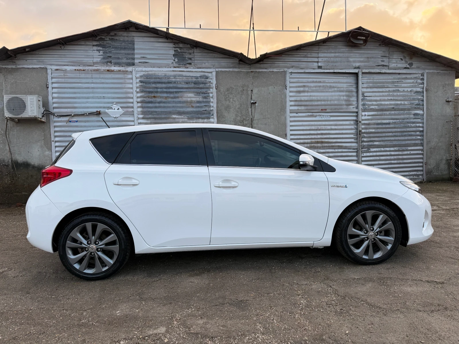 Toyota Auris 1.8 HUBRID!!!NAVI???KAMERA!!!AVTOPILOT!!!!ТОП??? - изображение 5