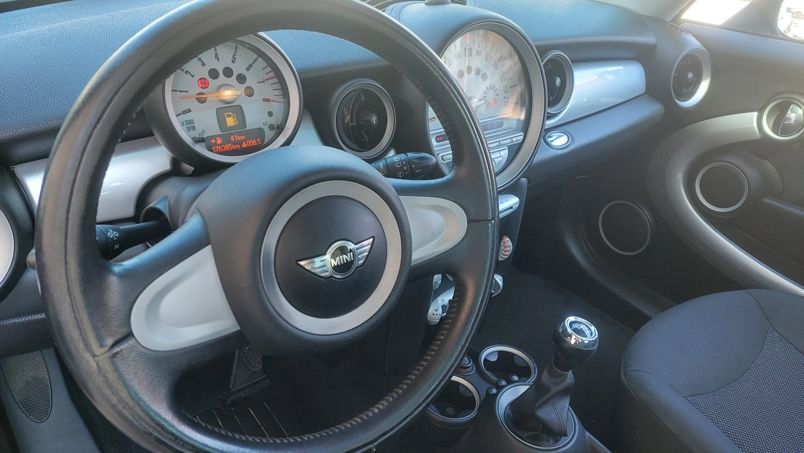 Mini One 1.4 фейслифт, снимка 8 - Автомобили и джипове - 53835896