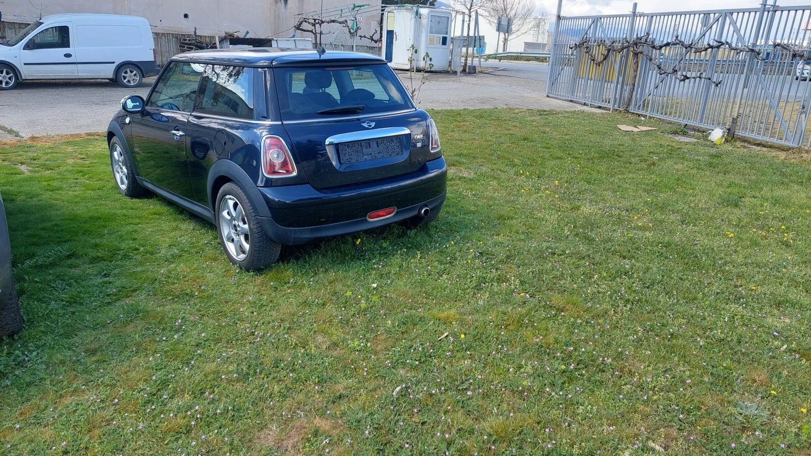 Mini One 1.4 фейслифт, снимка 4 - Автомобили и джипове - 53835896