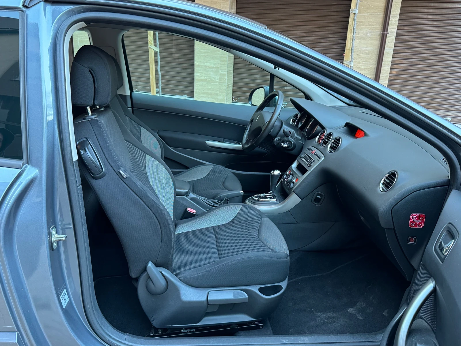 Peugeot 308 АВТОМАТИК!, снимка 11 - Автомобили и джипове - 53990558