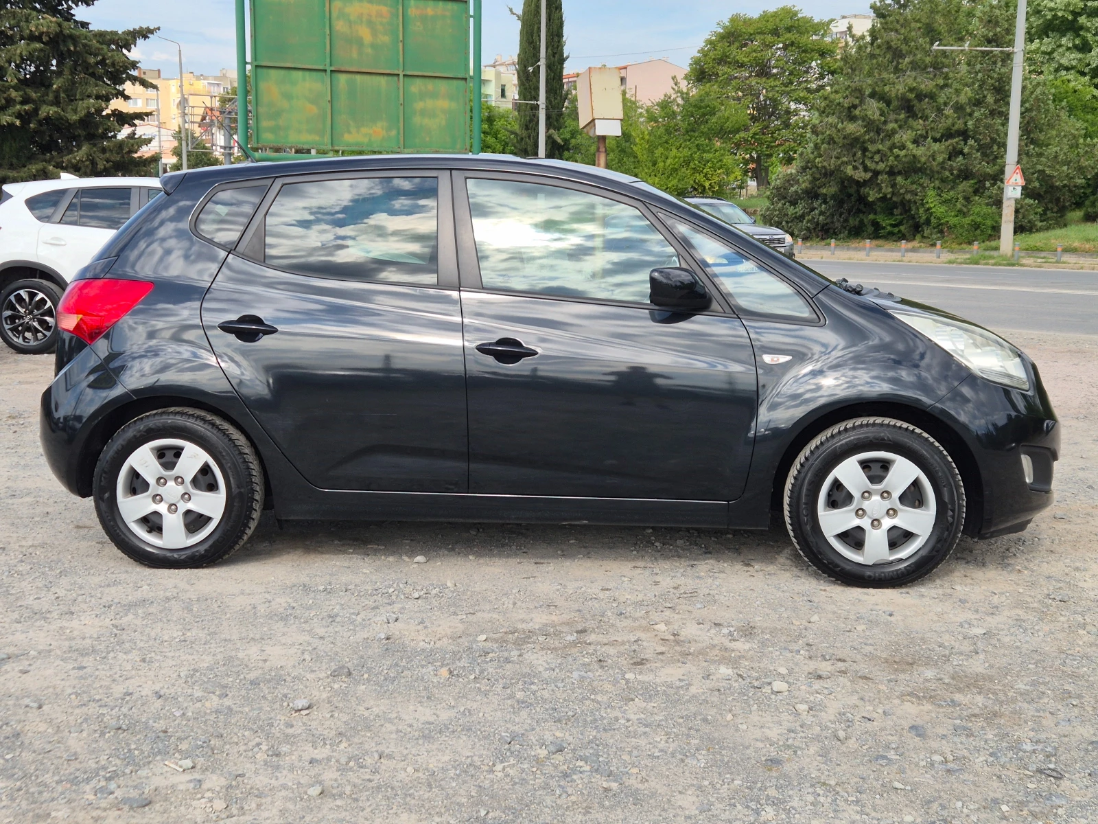 Kia Venga 1.6i 125кс, снимка 6 - Автомобили и джипове - 54602145