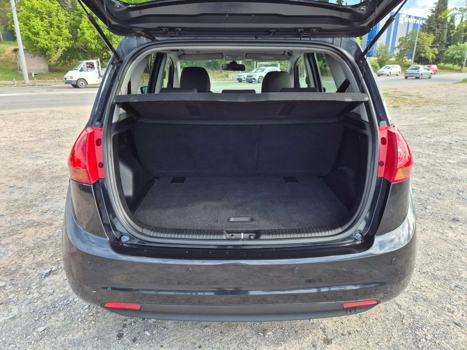 Kia Venga 1.6i 125кс, снимка 11 - Автомобили и джипове - 54602145