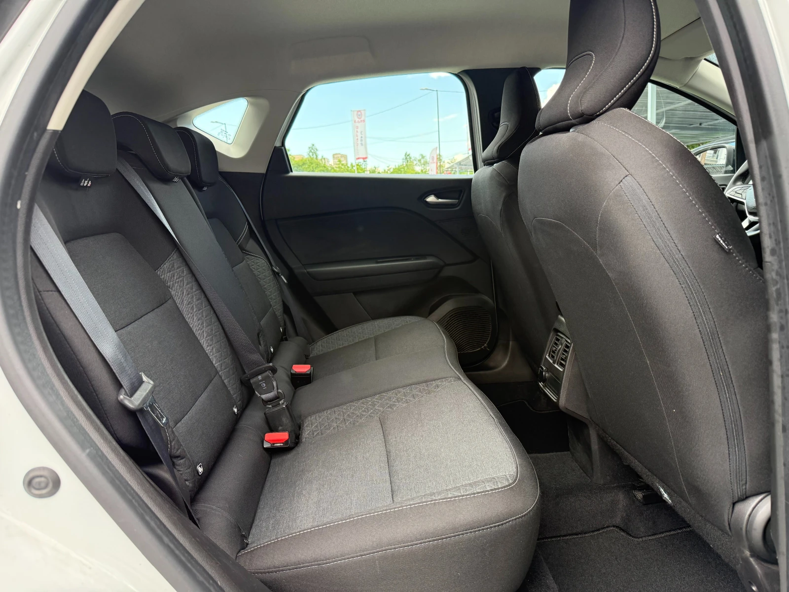 Renault Captur E-TECH HYBRID, снимка 10 - Автомобили и джипове - 54942600