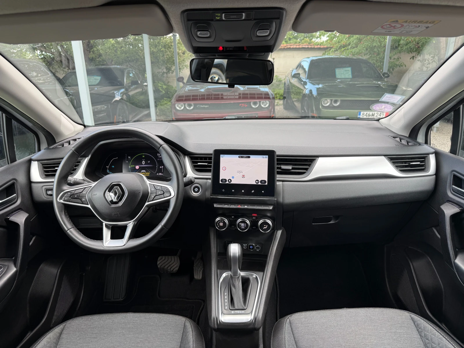 Renault Captur E-TECH HYBRID, снимка 12 - Автомобили и джипове - 54942600