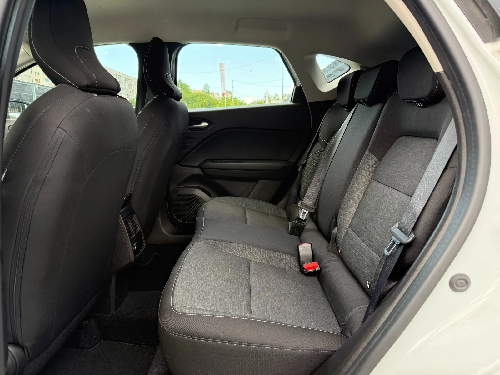 Renault Captur E-TECH HYBRID, снимка 9 - Автомобили и джипове - 54942600