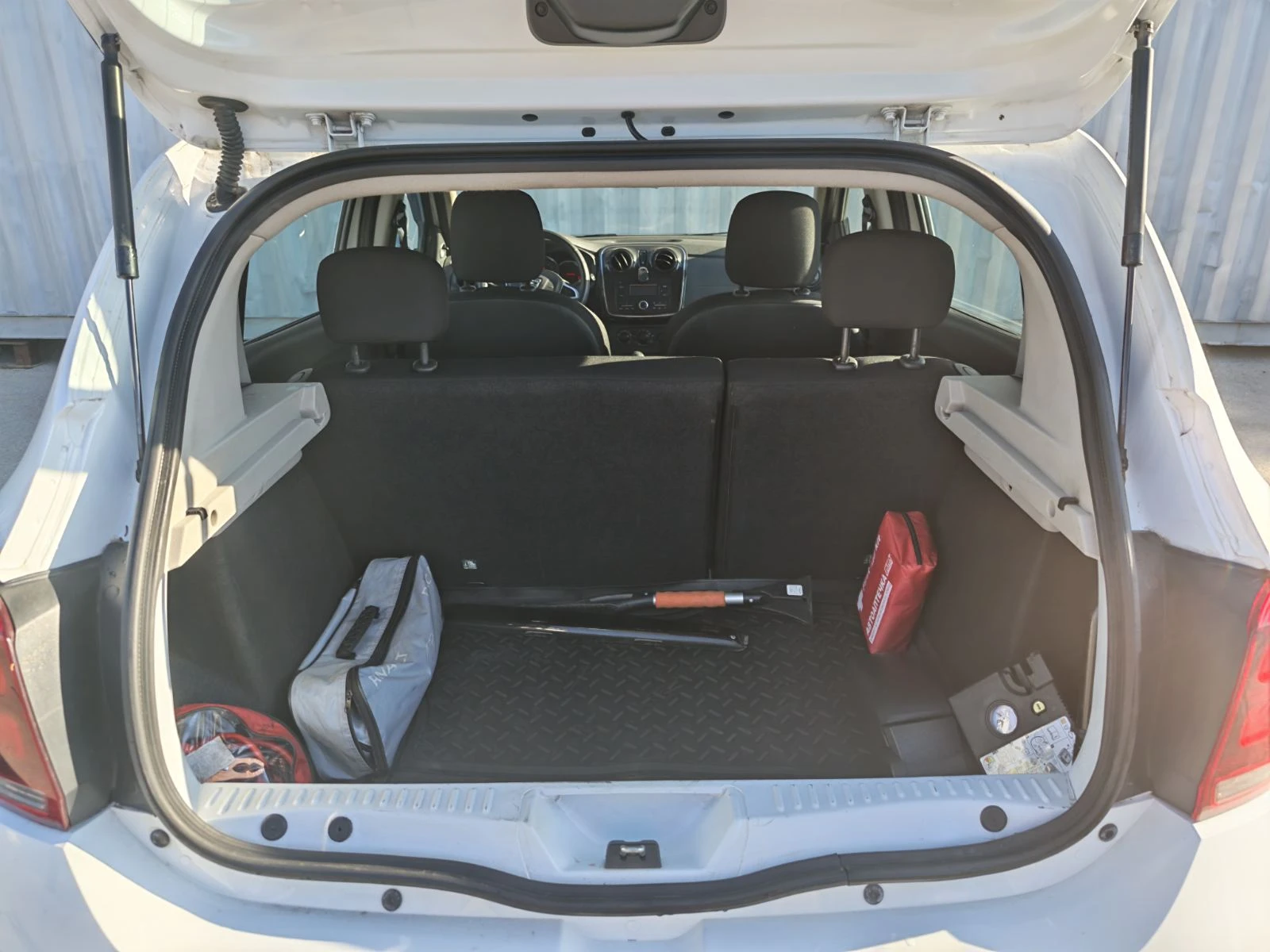 Dacia Sandero 1.0 SCe 73 кс. LPG, снимка 13 - Автомобили и джипове - 55684028