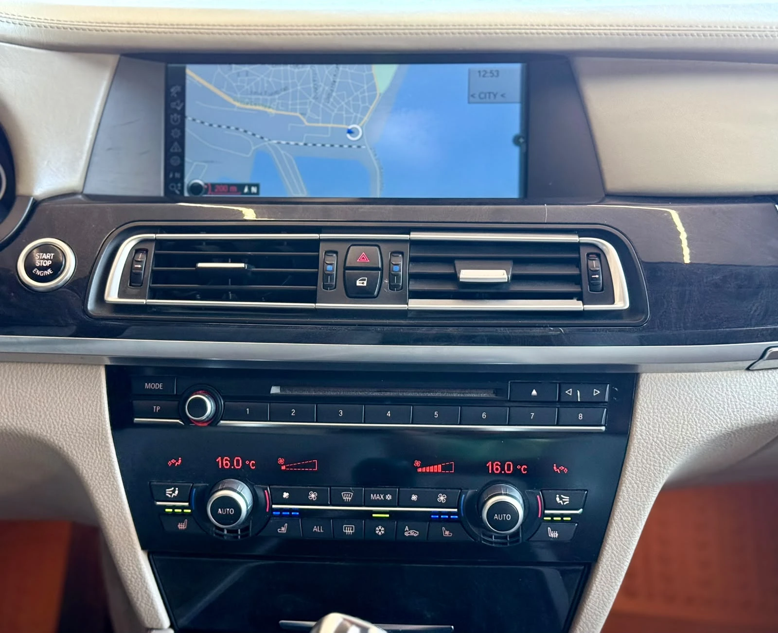BMW 730 d* xDrive* Full* Обдух* TV* H&U* ЛИЗИНГ , снимка 12 - Автомобили и джипове - 55976939